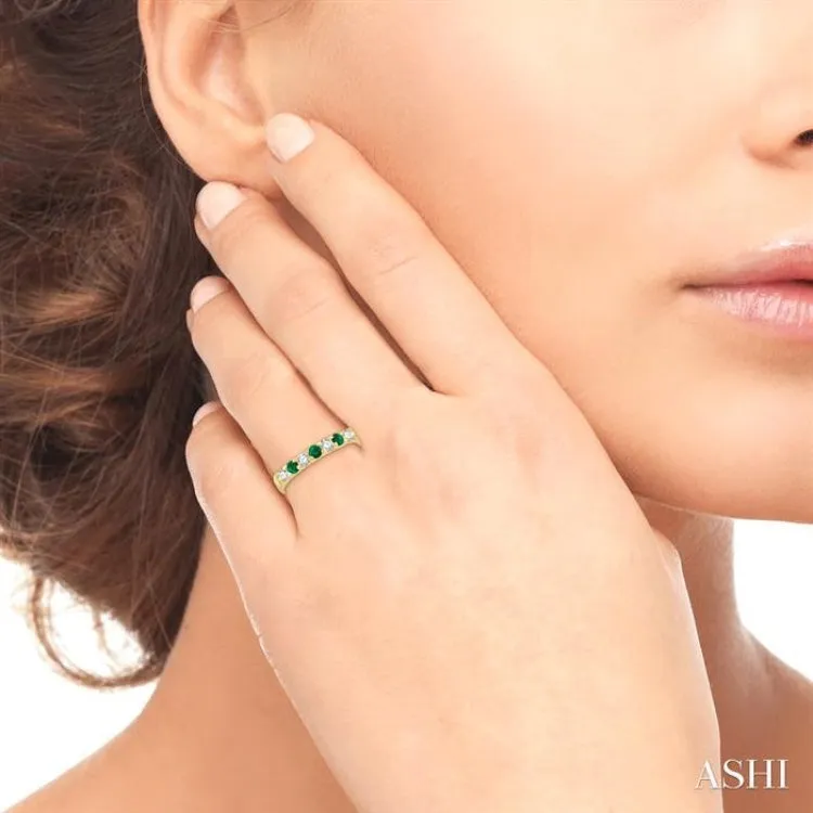 2.6 MM Emerald and 1/4 ctw Round Cut Diamond Precious Wedding Band in 14K Yellow Gold