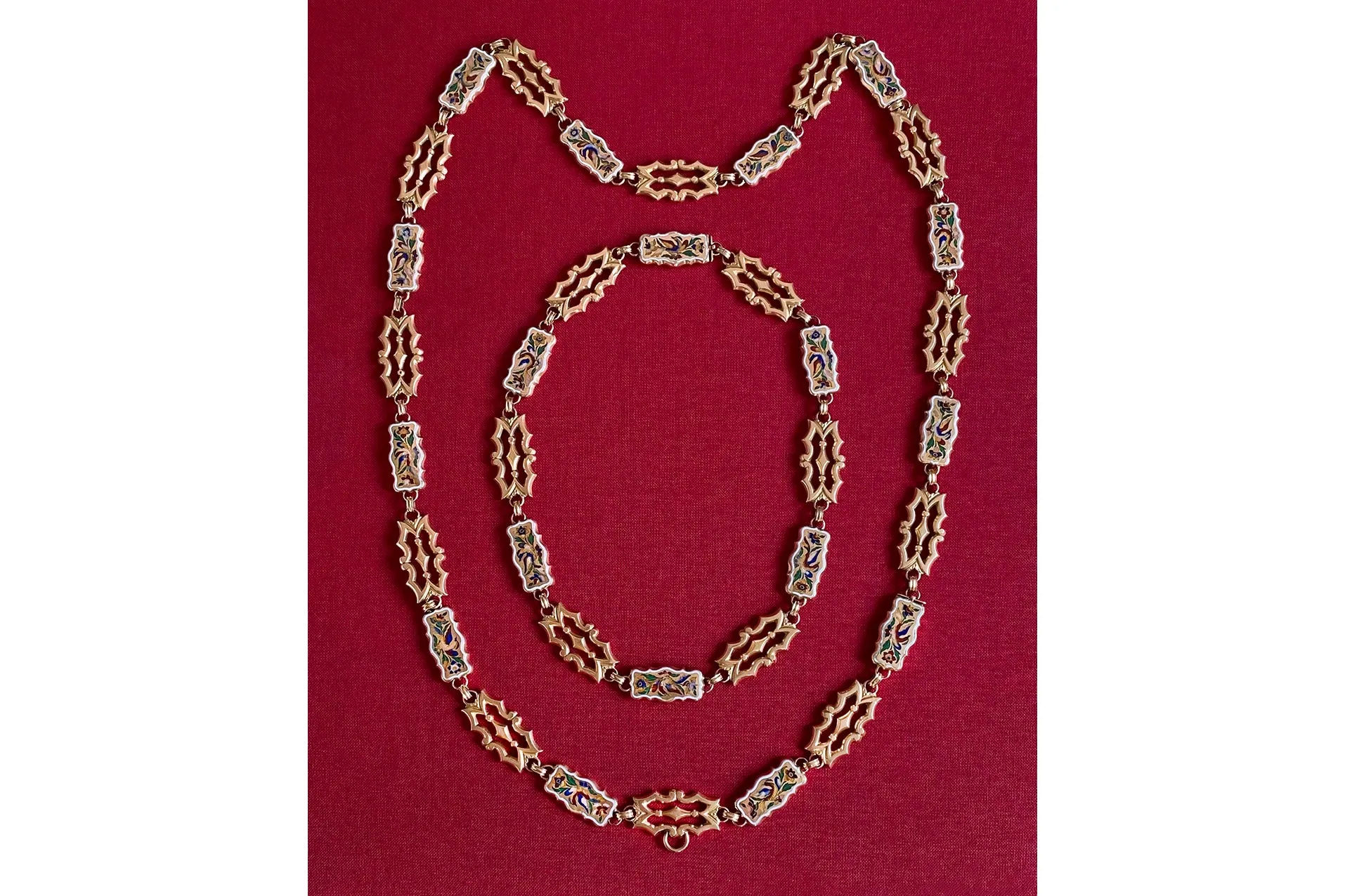 C.1830. 'Birds of Paradise' Enamel Sautoir Chain