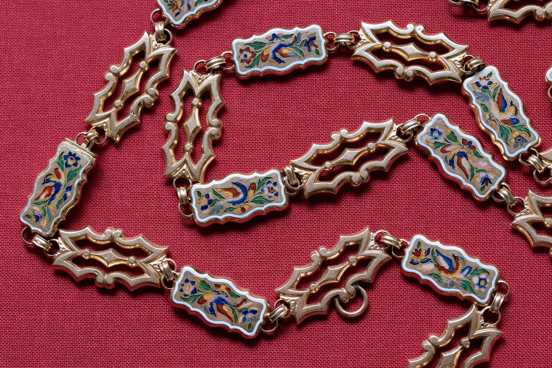 C.1830. 'Birds of Paradise' Enamel Sautoir Chain