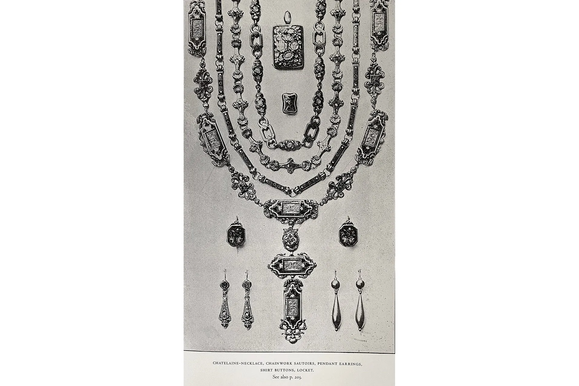 C.1830. 'Birds of Paradise' Enamel Sautoir Chain
