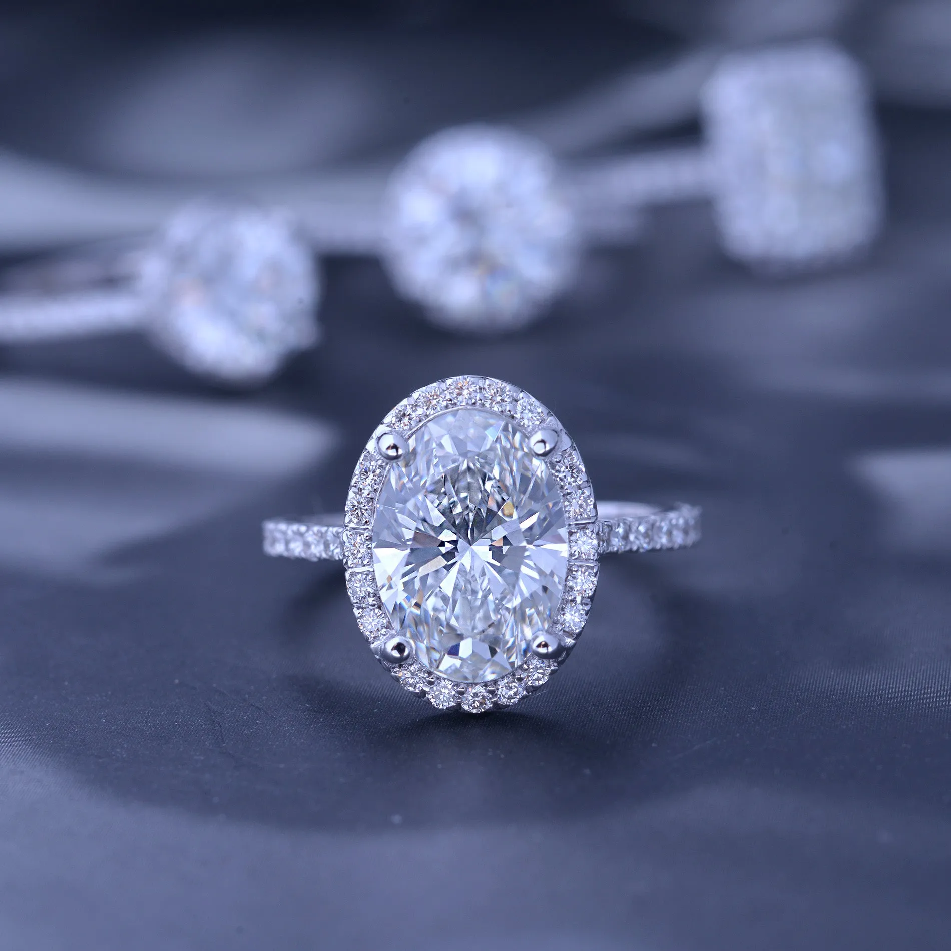 Classic Oval Halo - Lab Grown diamond engagement ring with 2ct to 3ct Center