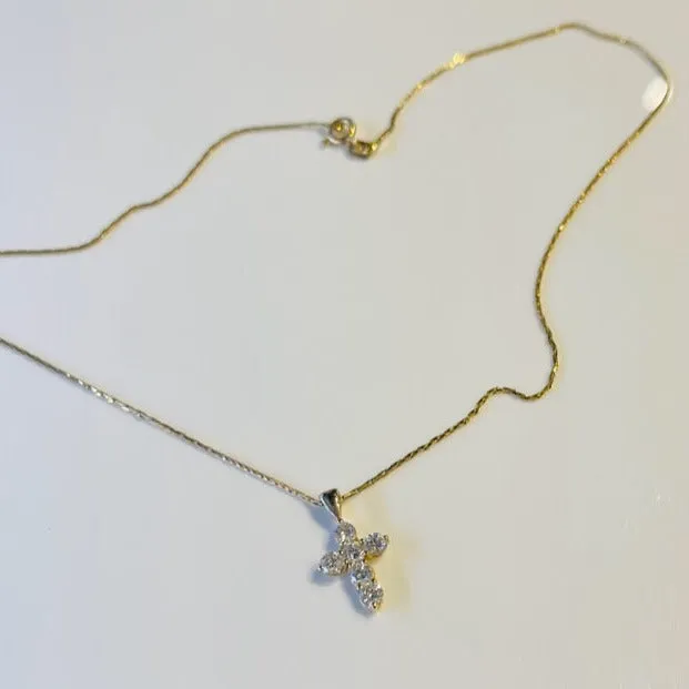 Diamond prong pendant cross