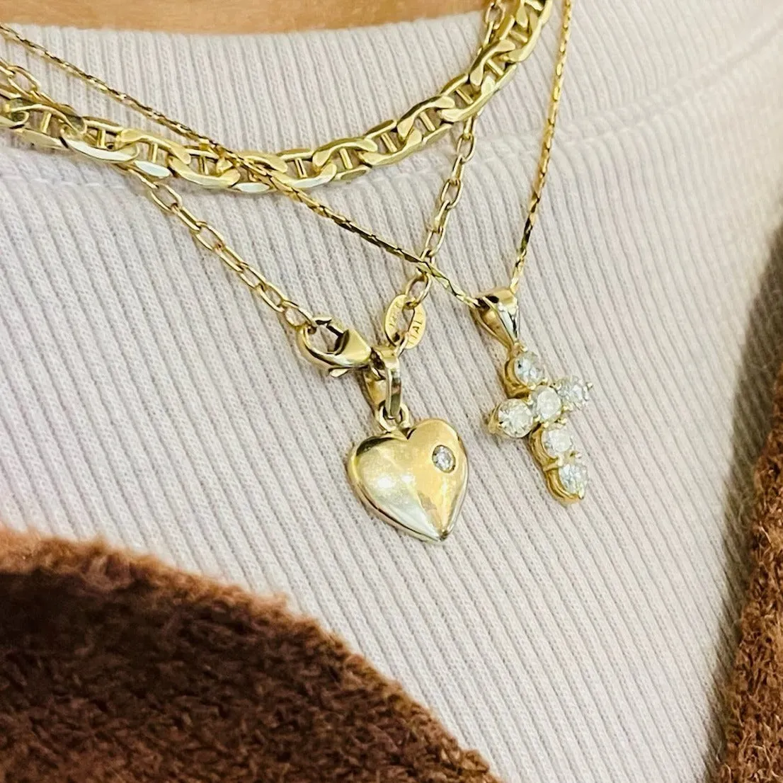Diamond prong pendant cross