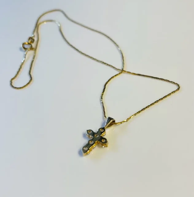 Diamond prong pendant cross