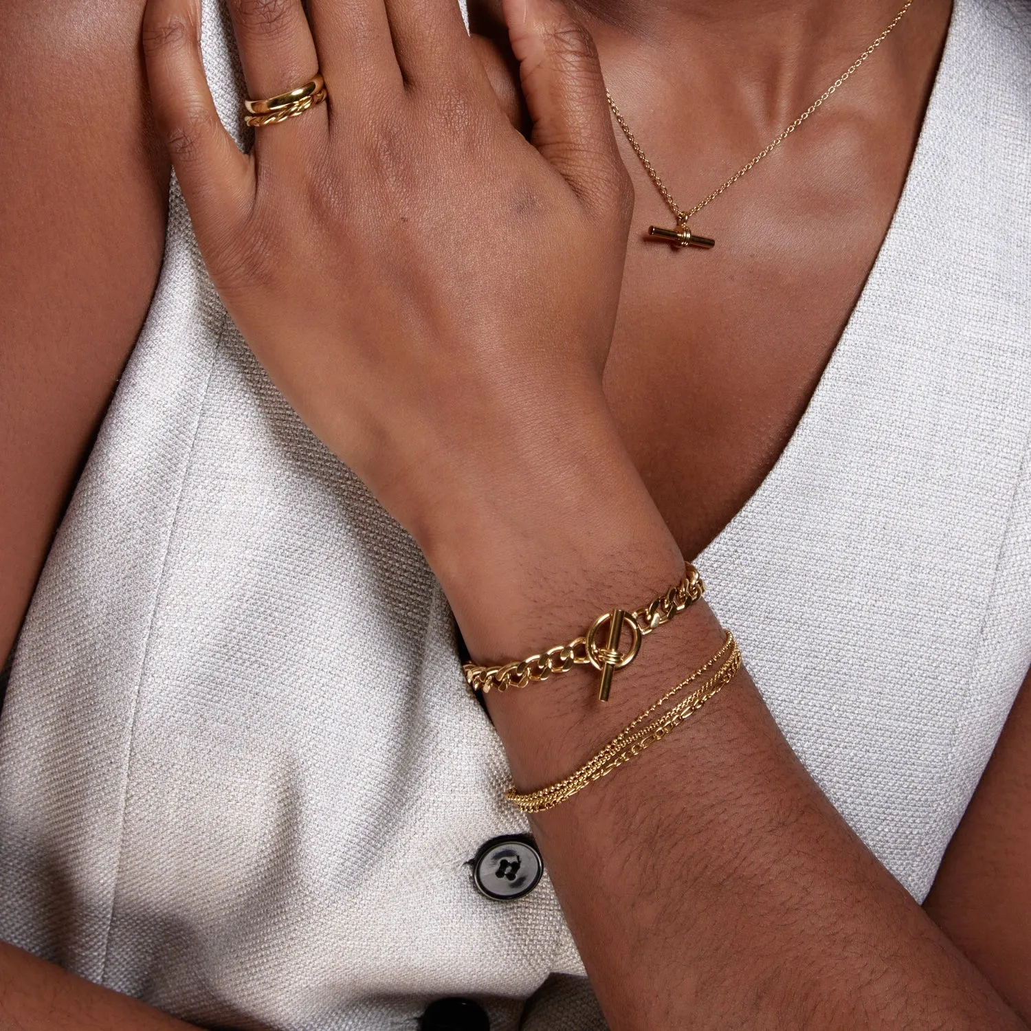 LUXE Flat Curb T-bar Bracelet | Gold