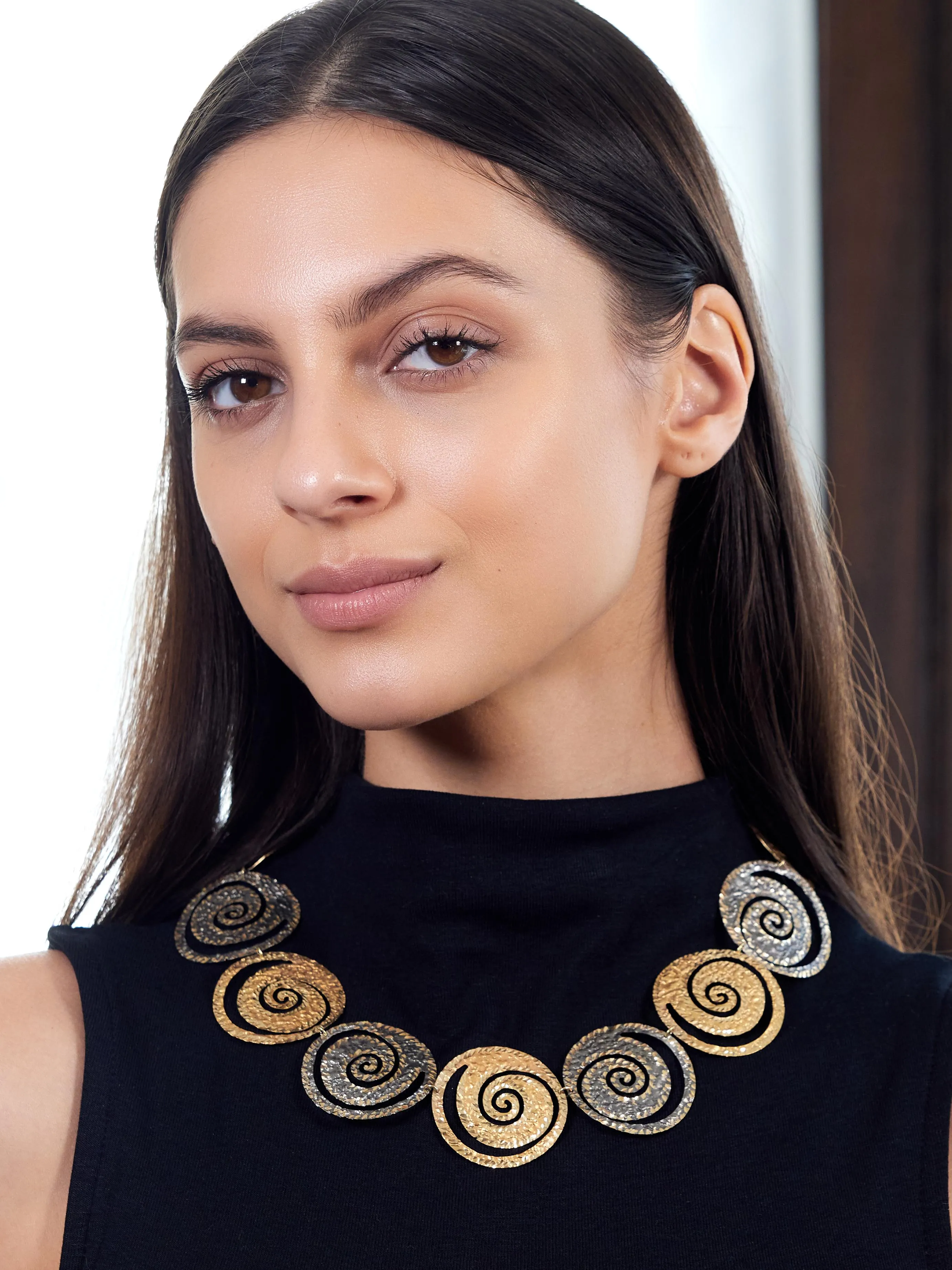 Modernist 14 Karat Yellow Gold Two-Tone White Yellow Spiral Link Vintage Necklace