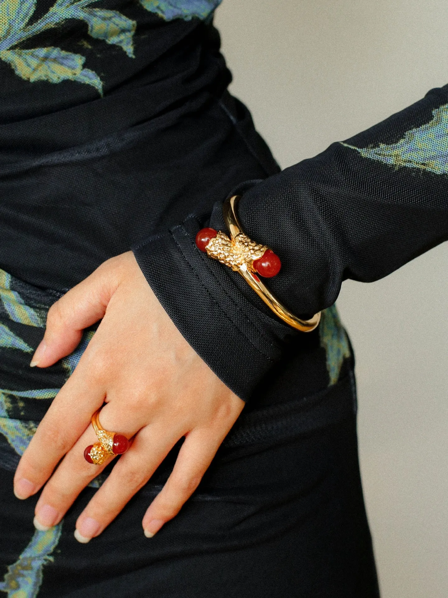 Niche Metal Wind Lava Water Drop Agate Open Bangle Bracelet-Red Agate