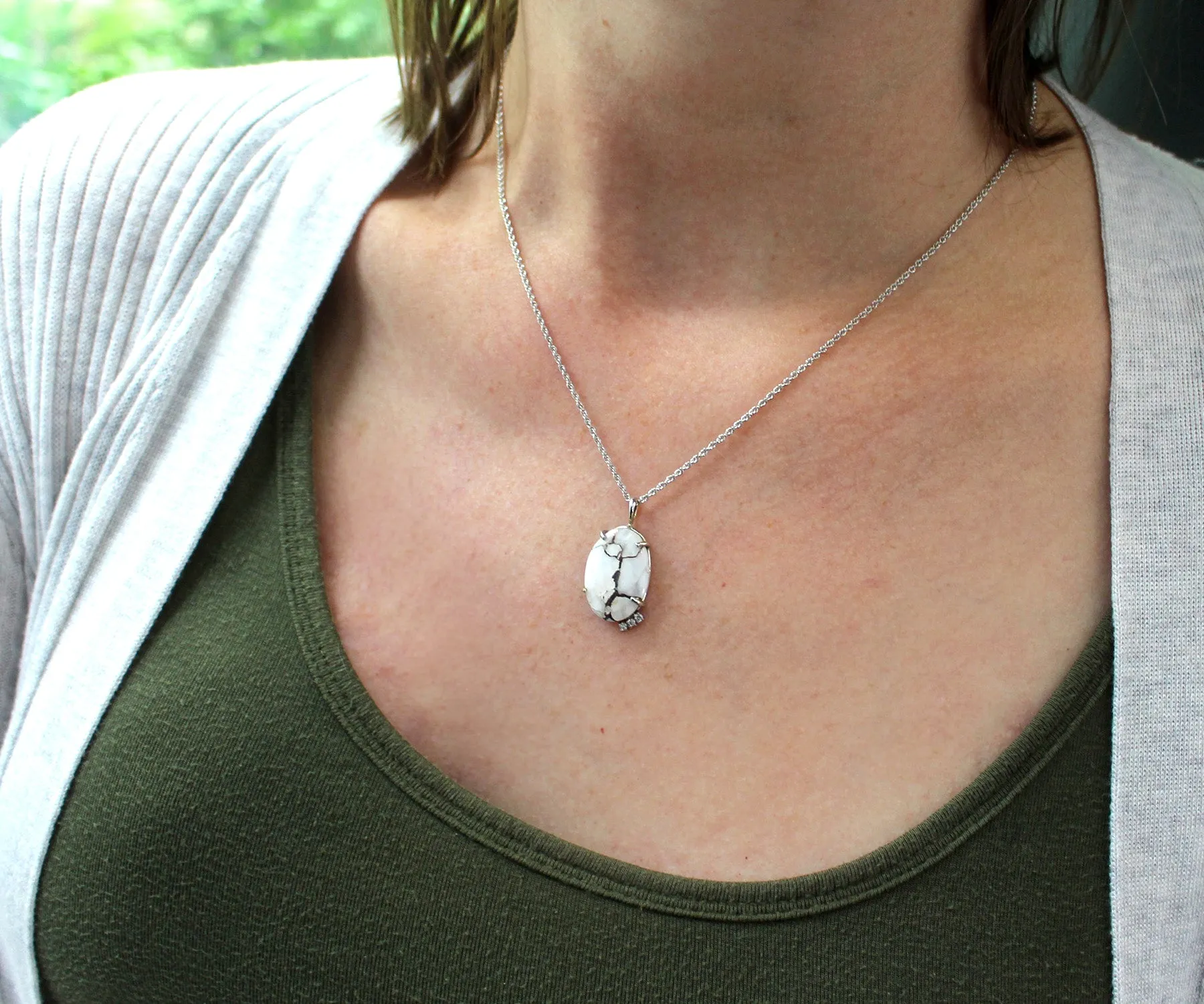 Oval Gold Inlay Quartz Diamond White Gold Necklace