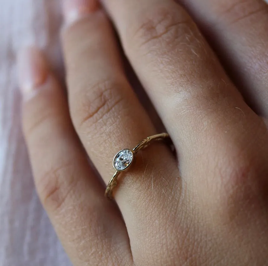 Women's diamond ring