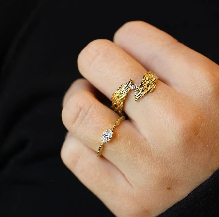 Women's diamond ring